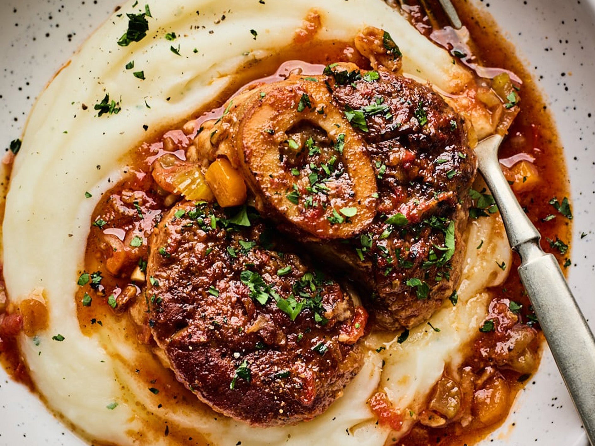 Langtidsstegt osso buco i ovn med rødvin